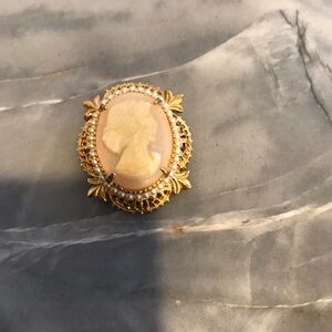 Vintage Cameo Brooch Signed Jeannne Goldtone